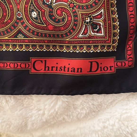 DIOR Christian Dior silk houndstooth scarf comes with Dior box/tissue Authentic - Picture 9 of 10